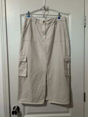 Utility Midi Skirt in Light Beige